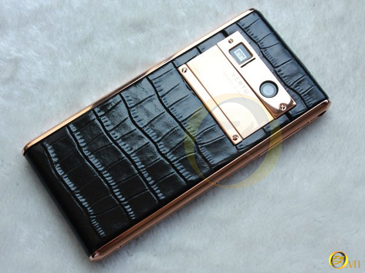  vertu Aster da cá sấu trên tay tại ozy.vn